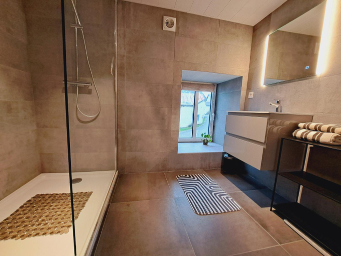 Bathroom, D'un coin à l'autre, Luxembourg