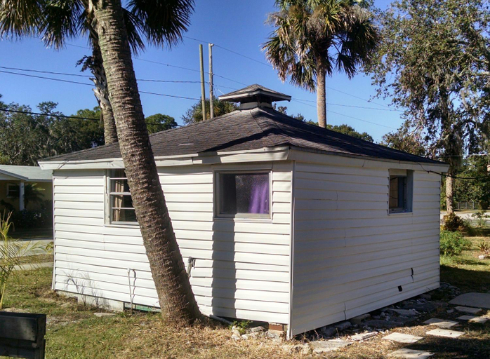 Others 2, 1 Beige Cozy Bungalow or 1 White Cozy Efficiency Cottage in Titusville, Brevard