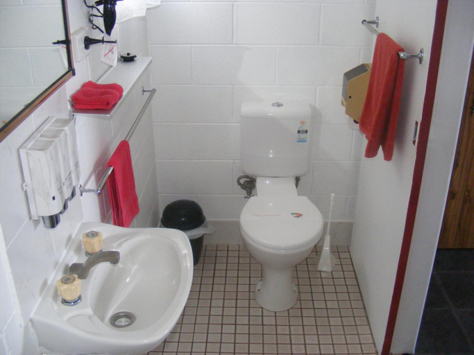 Bathroom 4, Motel Lodge, Rockhampton