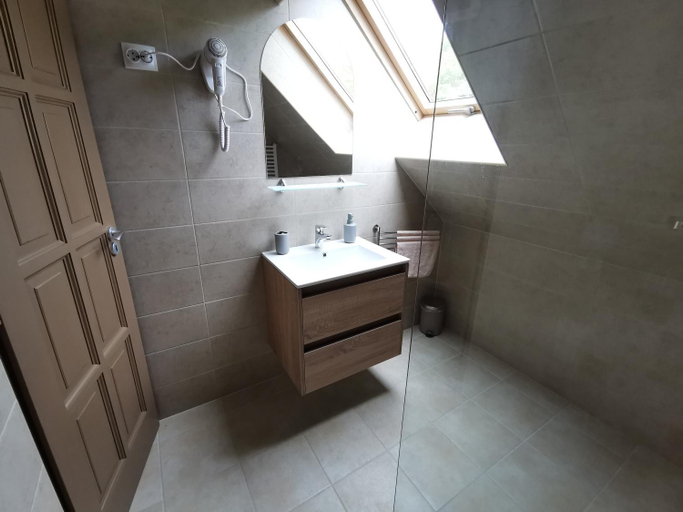 Bathroom 3, Sokristaly Vendeghaz, Eger