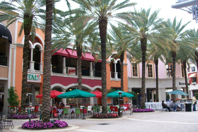 TROPICAL Palm Beach -Free Valet 2 BEDROOMS 2 BATHROOMS -OUTDOOR POOL -GARDEN- 2 BLOCKS FROM BEACH, Palm Beach
