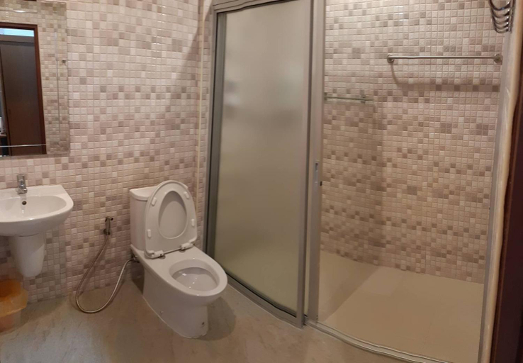 Bathroom 4, Green Mango Resort, Bang Lamung