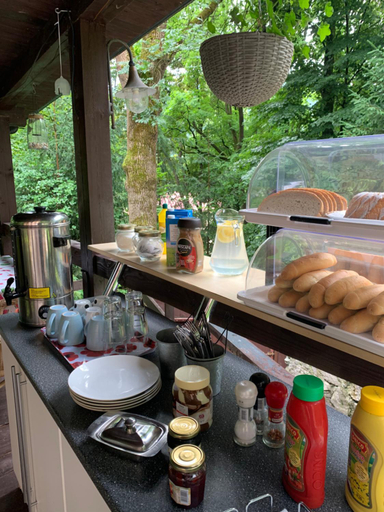 Food & Drinks