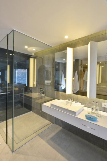 Bathroom 13