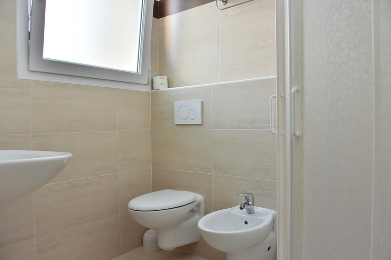 Bathroom 4, Hotel Golf, Venezia