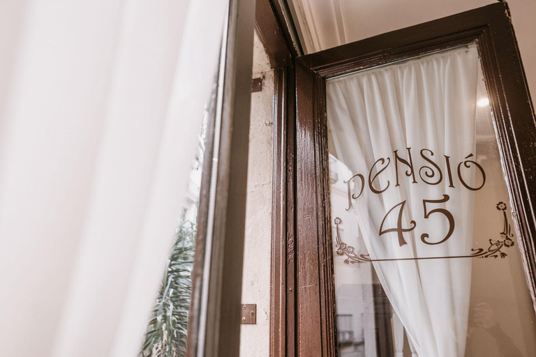 Others 4, Pension 45, Barcelona