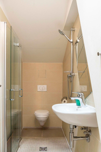 Bathroom, Rosenthaler CALLING - ROOFTOP APARTMENT+A/C, Berlin