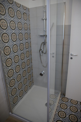 Bathroom 3, Oasi Guzzetta, Trapani