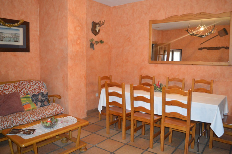 Others 4, Hostal Revinuesa, Soria