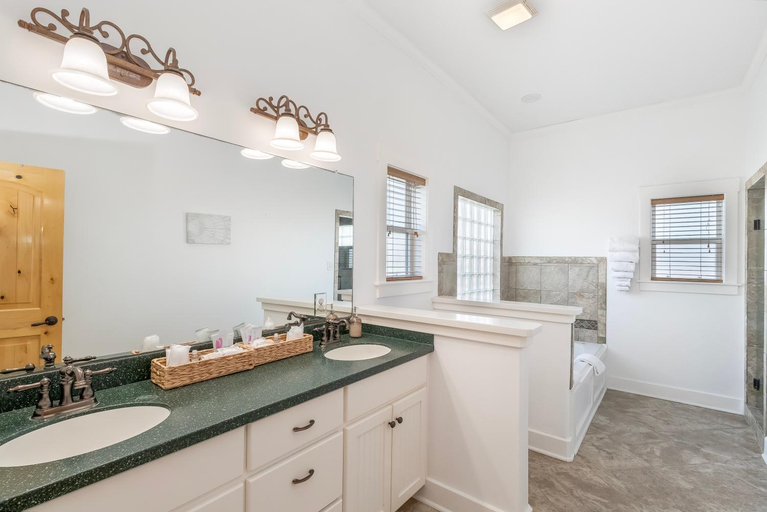 Bathroom 5, Tropic Island Resort, Nueces
