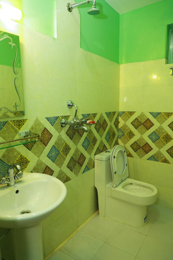 Bathroom 3, Hotel Pokhara Paradise, Gandaki