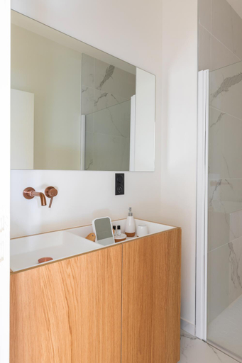 Bathroom 2, Chateau de Callac, Gironde