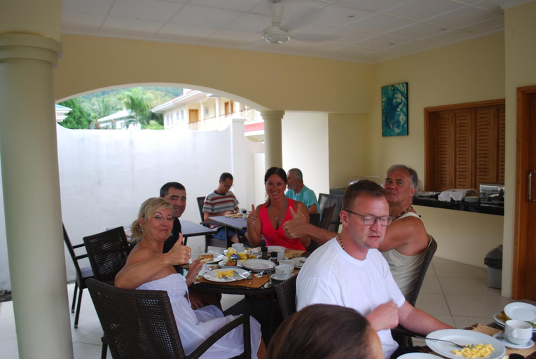 Food & Drinks 4, Marie Laure Suites