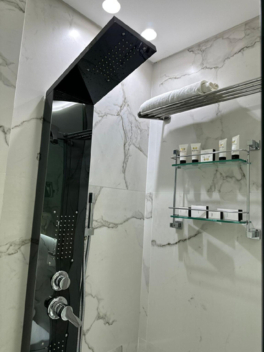 Bathroom 3, RB466, Beirut