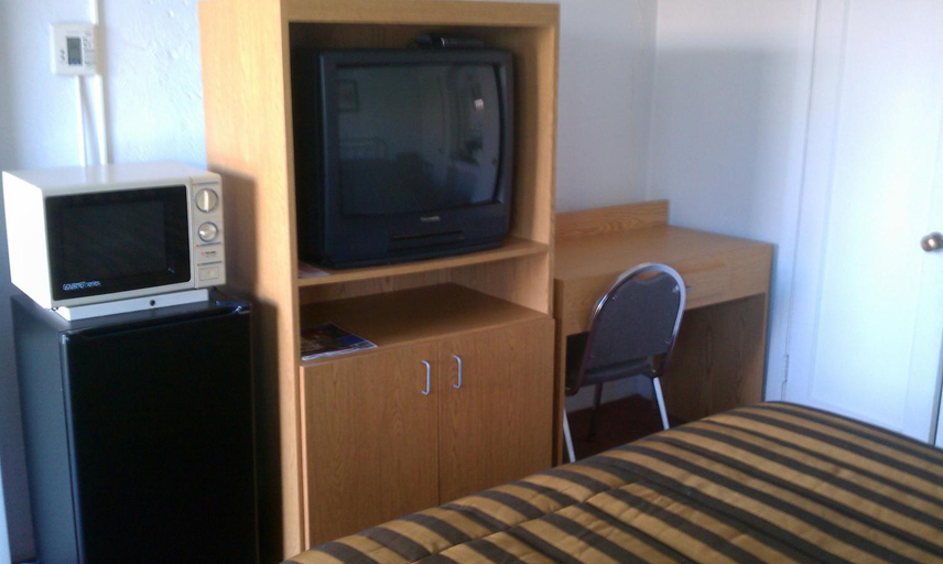 Bedroom 3, San Joaquin Motel, Merced