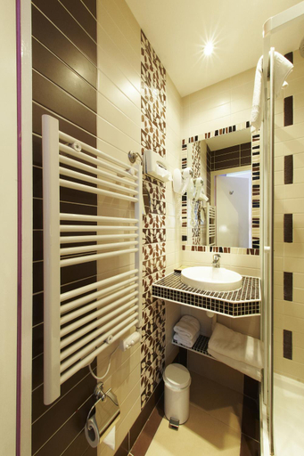Bathroom 4, Hotel Poussin, Paris