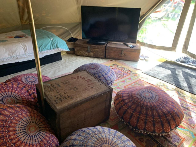 4, Luxury 6 metre Bell Tent & Outdoor Bathroom, WIFI, TV and firepit,, Murray