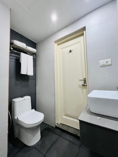Bathroom 5, Nexstay Kassaba Inn, Kozhikode