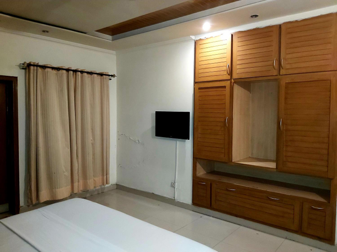 Others 4, New Look Guest House, Lahore