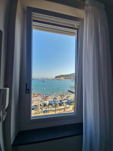 Exterior & Views 7