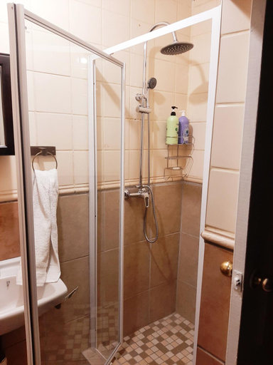 Bathroom, Quiet Getaway. Top amenities for a great stay., Mangaung