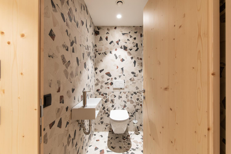 Bathroom 3, Mari Pop Hotel, Schwaz