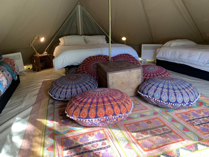 Luxury 6 metre Bell Tent & Outdoor Bathroom, WIFI, TV and firepit,, Murray