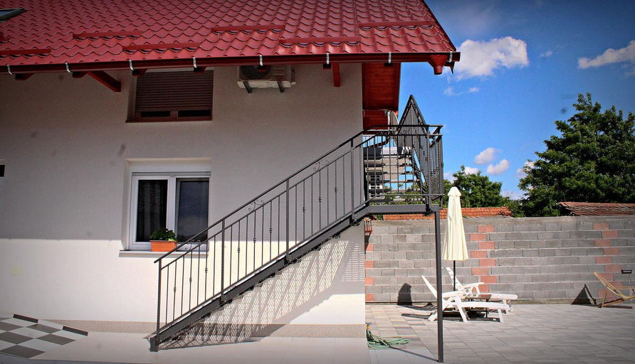 Others 2, Yosefsfeld, Kutjevo