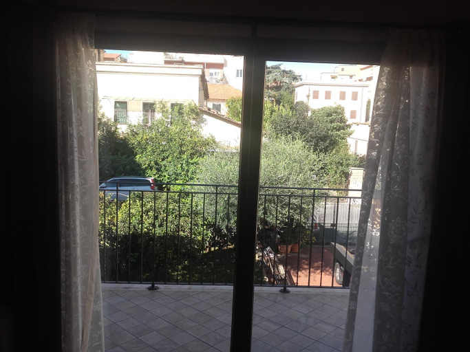 Others 5, Casa Rosa, Rome