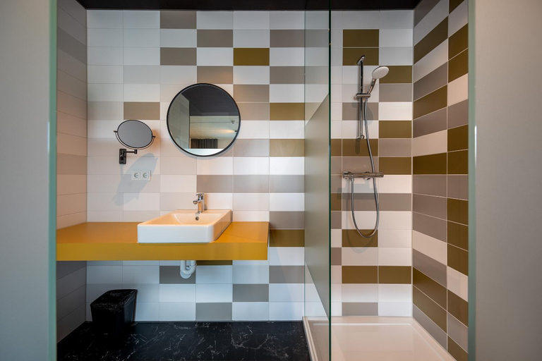 Bathroom 3, Mr Jigs, Venlo