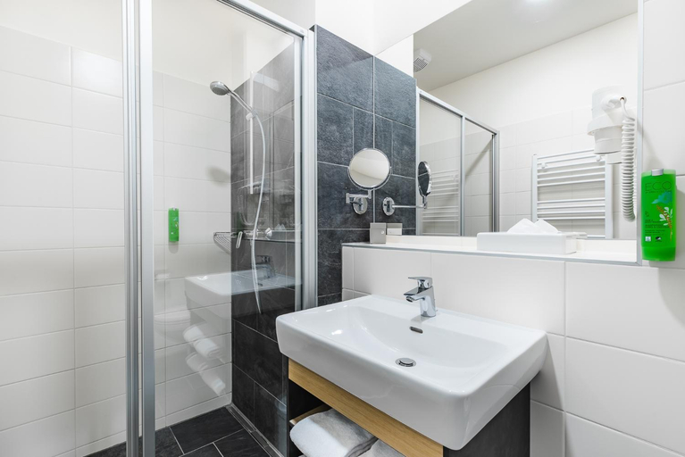 Bathroom 4, JUFA Hotel Schladming, Liezen