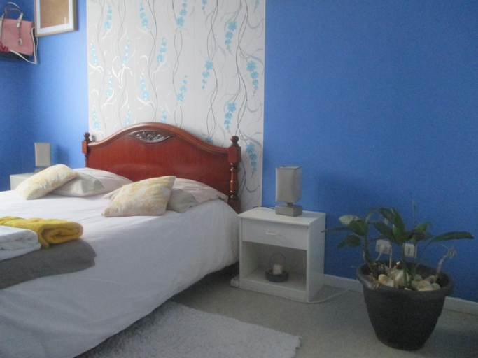 Bedroom 1, COSY ROOM CROIX ROUSSE, Rhône