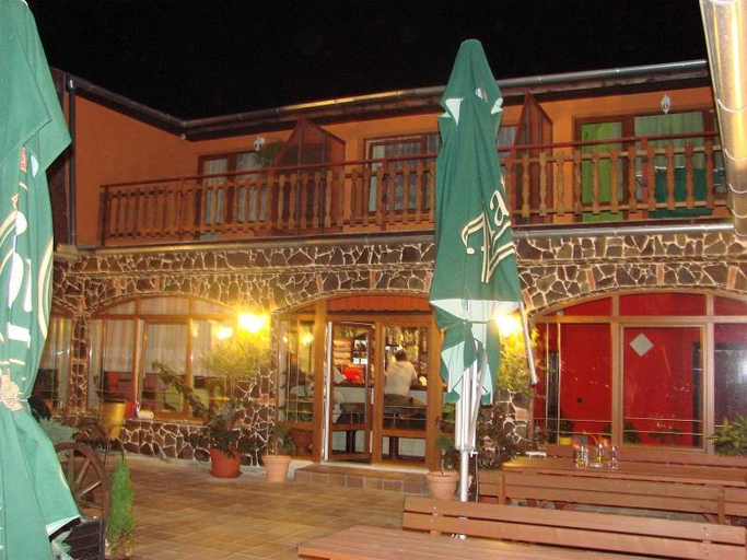 Others 2, Motel Podkova, Břeclav