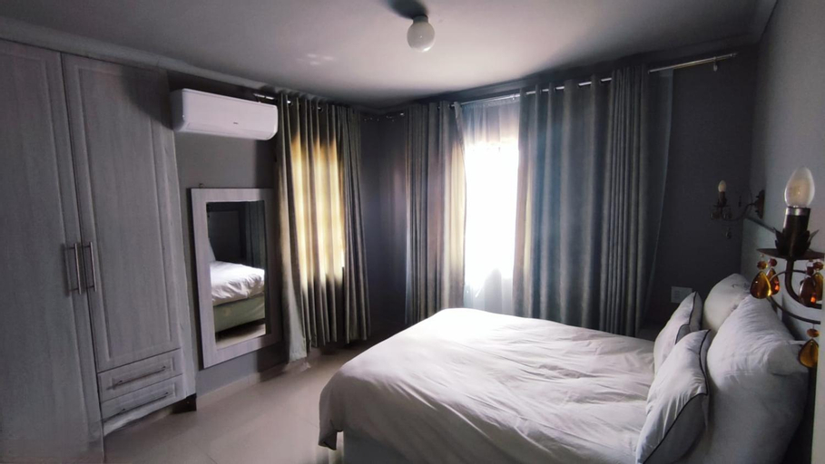 Bedroom 2, Labas Travellers Guesthouse, Umkhanyakude