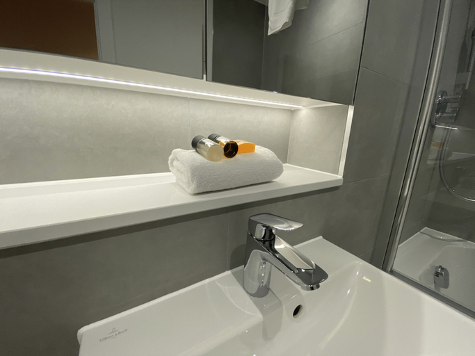 Bathroom 3, Roomspace Apartments - Syward Place, Surrey