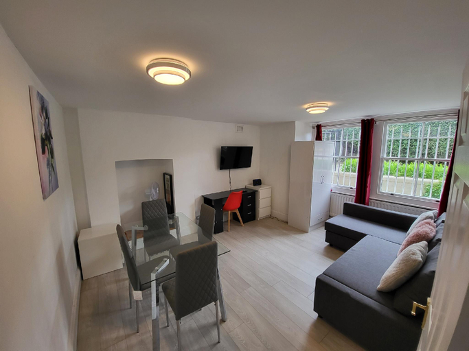 Others 3, Cosy Apartment By Clapham South Underground, London