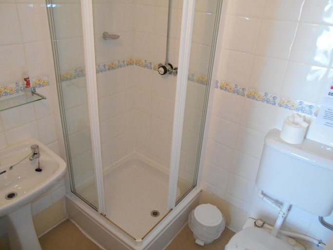 Bathroom 2, Cranborne Guest Accommodation, Torbay