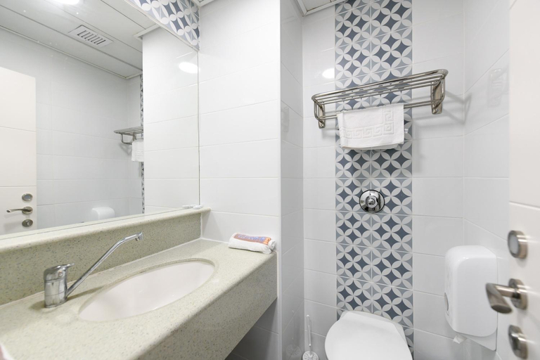 Bathroom 2, HI Jerusalem - Agron Hostel