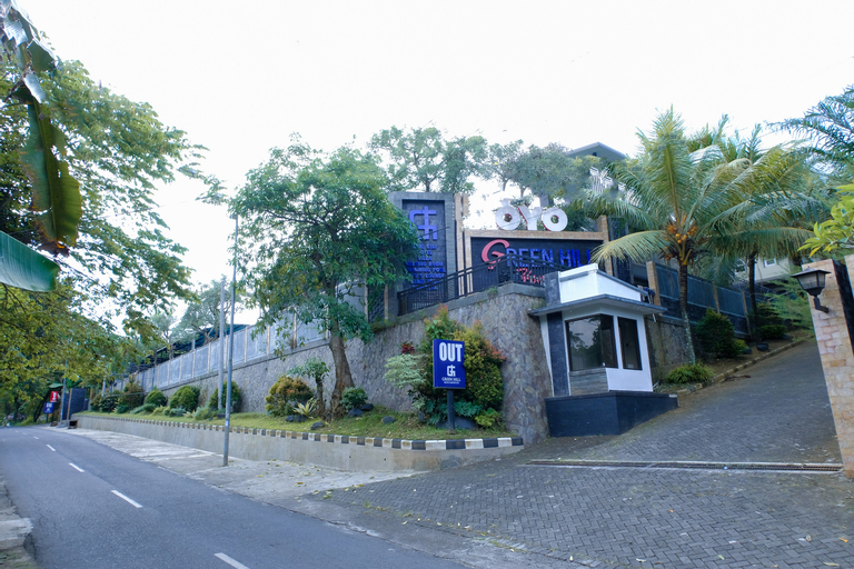 Exterior & Views 3, OYO 93862 Abang Homestay Syariah, Surabaya