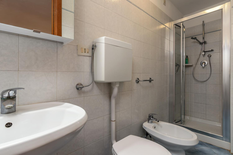 Bathroom 2, Hotel Casa Boccassini, Venezia