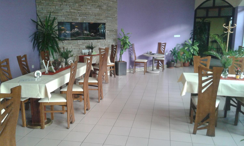 Others 4, Motel Podkova, Břeclav