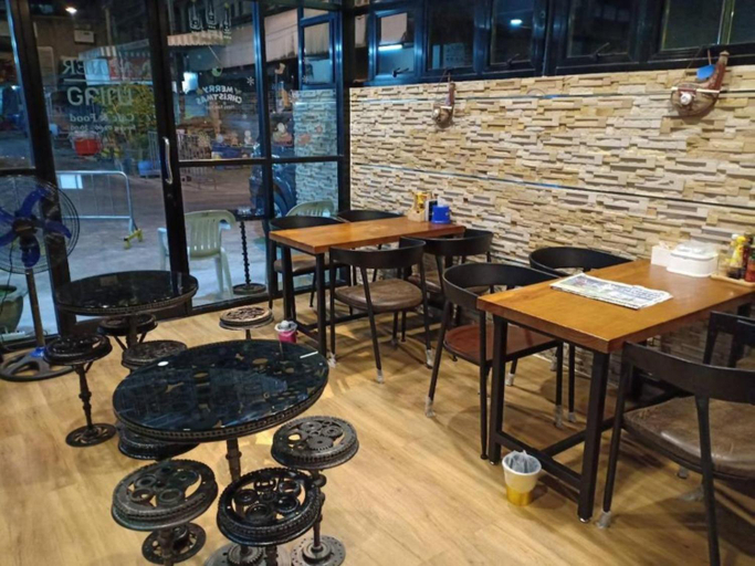 Food & Drinks 4, Room58, Khlong San