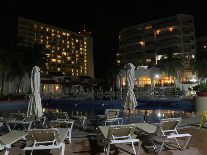 Food & Drinks 5, VILLA PARA 5P 4A 1M dentro del Hotel a un lado del Krystal IXTAPA Con Playa WiFi, José Azueta
