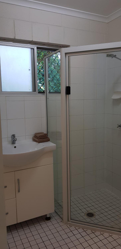 Bathroom 3, Mango Tree Motel, Miriam Vale