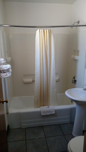 Bathroom 2, Budget Inn Durango, La Plata