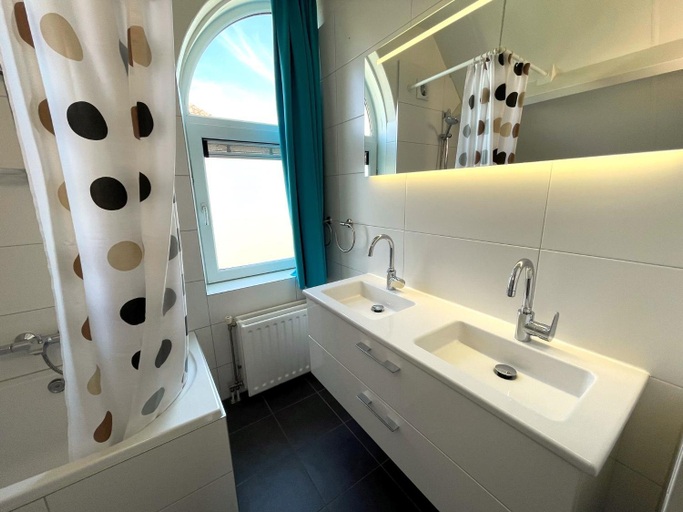 Bathroom 3, Vakantiewoning Banjaard, Noord-Beveland