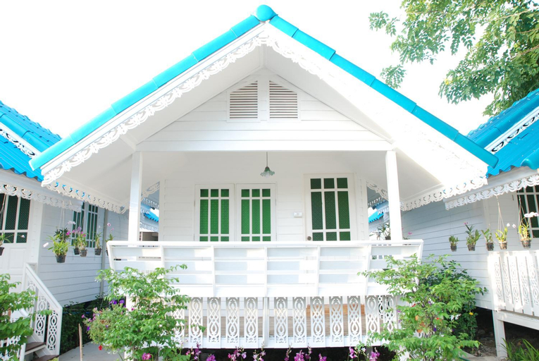Exterior 7