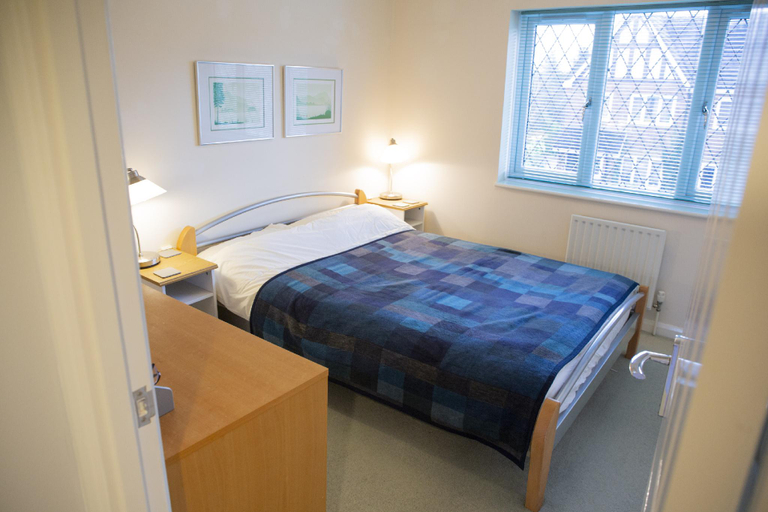 Bedroom 2, Reeve House | 2-Bed | FREE Parking & Wi-Fi, Warwickshire
