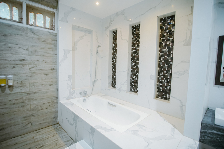 Bathroom 5, Hotel King Star Atambua, Belu