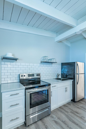 Others 5, Boutique Suite #4, Lake Hurron